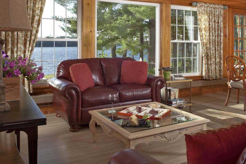 Wolf Cove Inn Poland Exterior photo