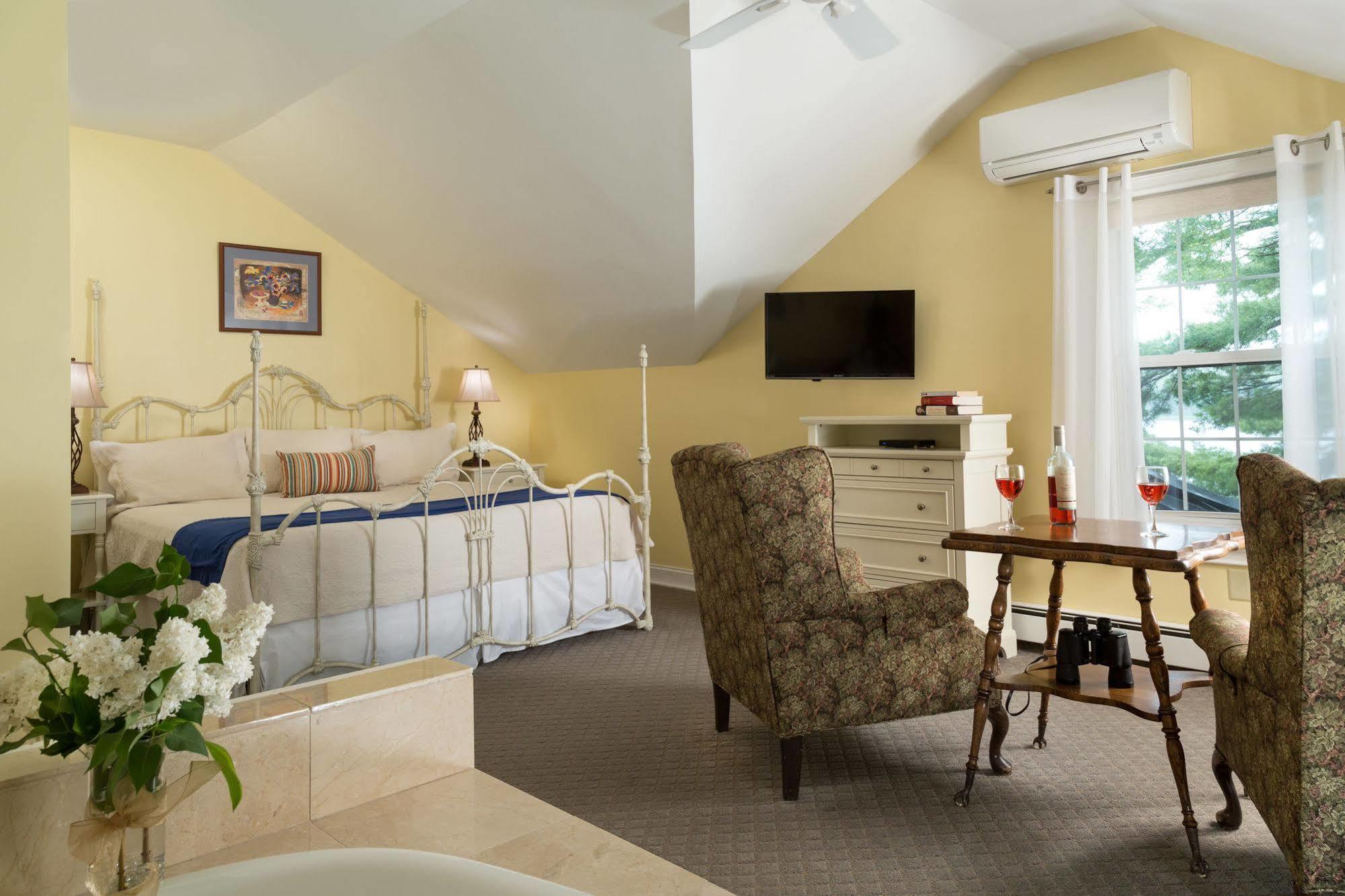 Wolf Cove Inn Poland Exterior photo