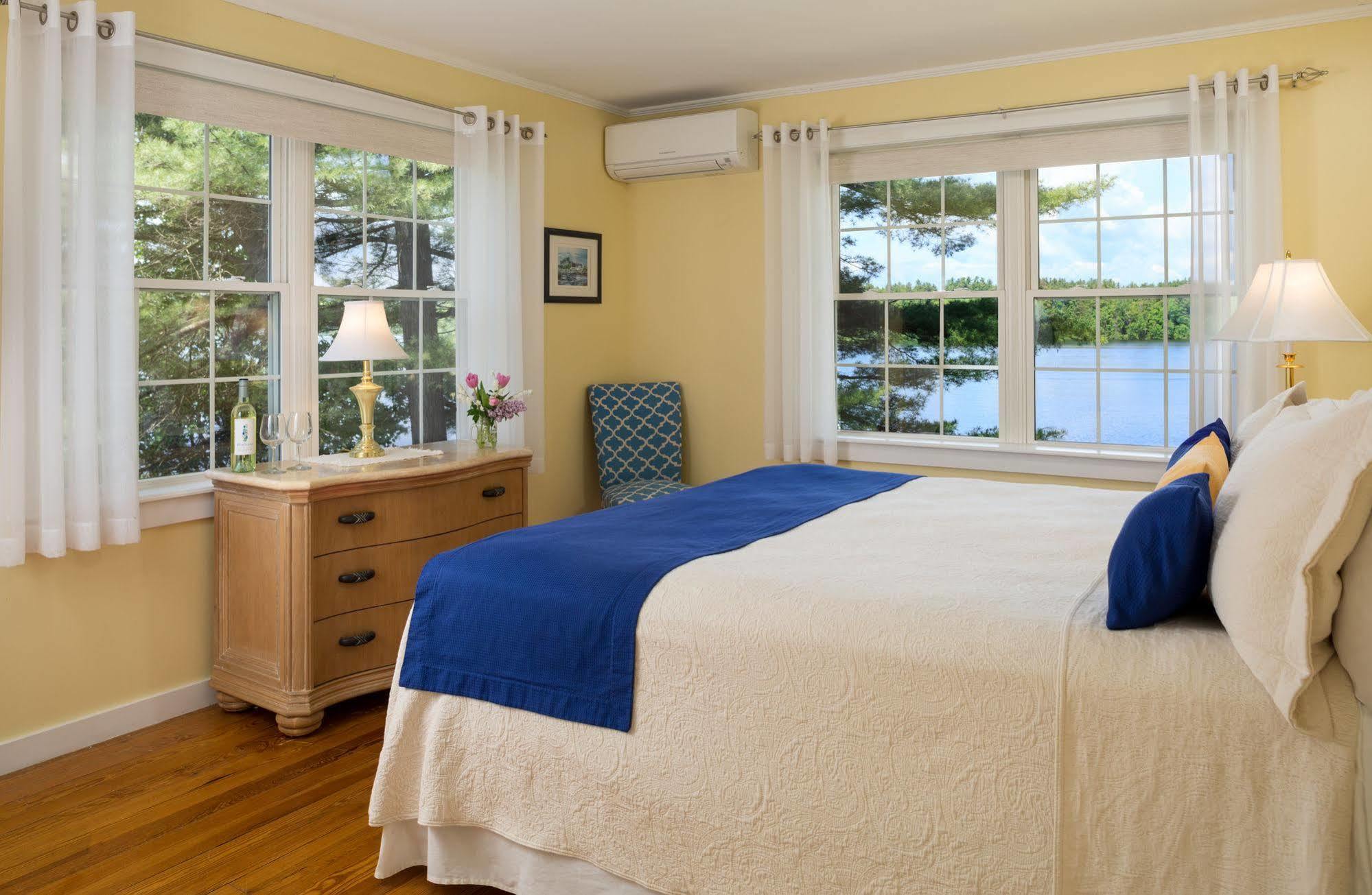 Wolf Cove Inn Poland Exterior photo